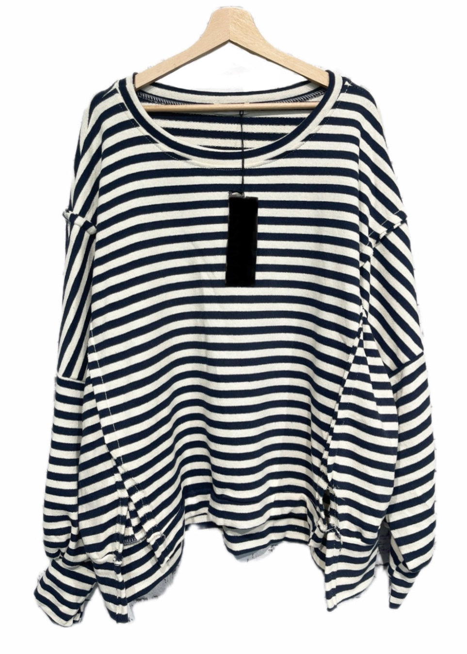 Blau-weiß gestreifter Sweater