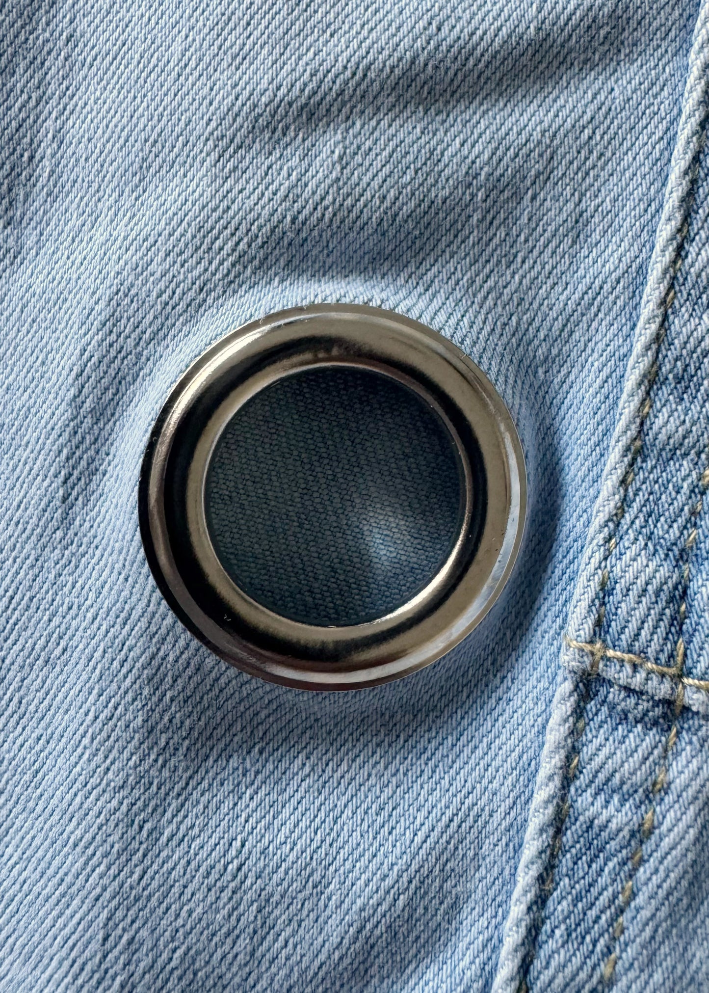 Kurze Button-Detail Barrel Jeans