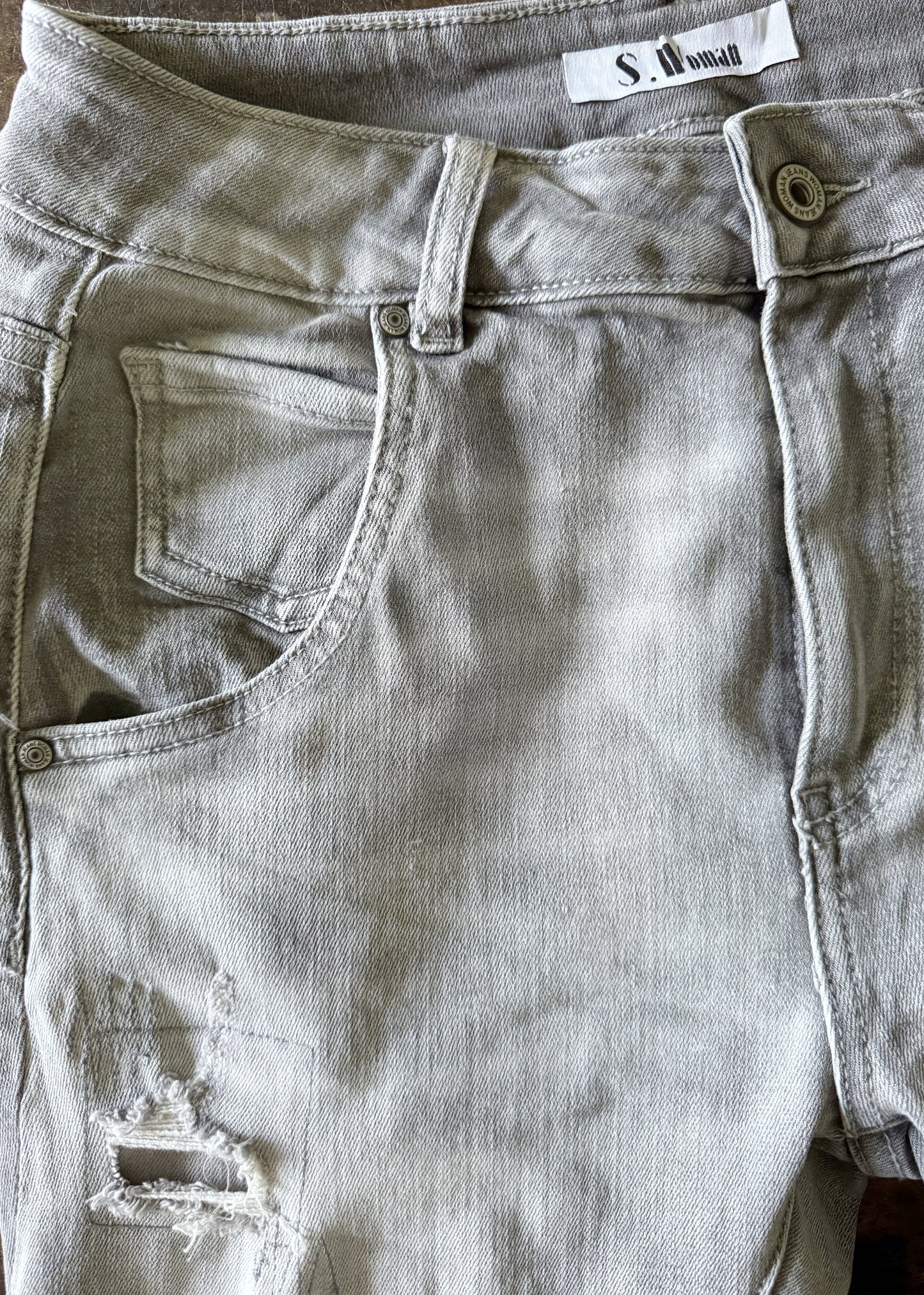 Destroyed Jeans