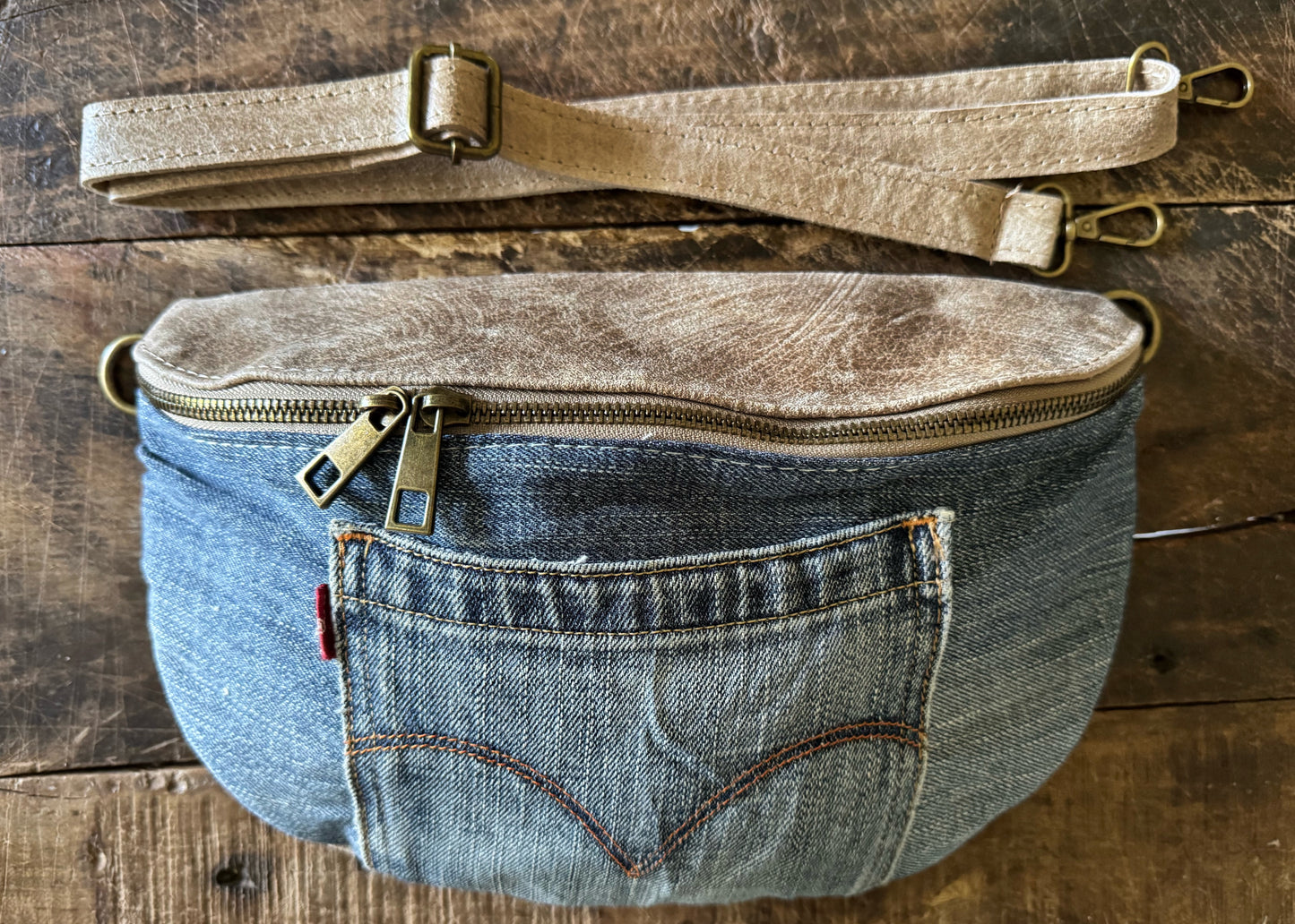 Crossbodybag aus Levi’s Jeans