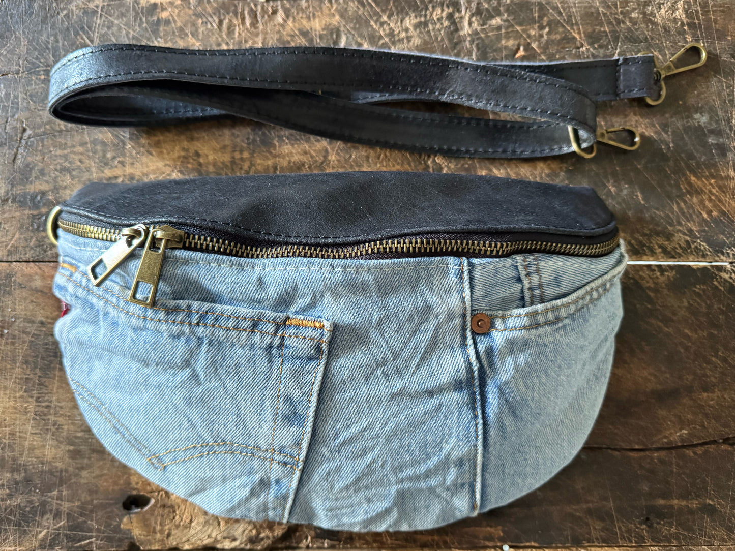 Crossbodybag aus Levi’s Jeans