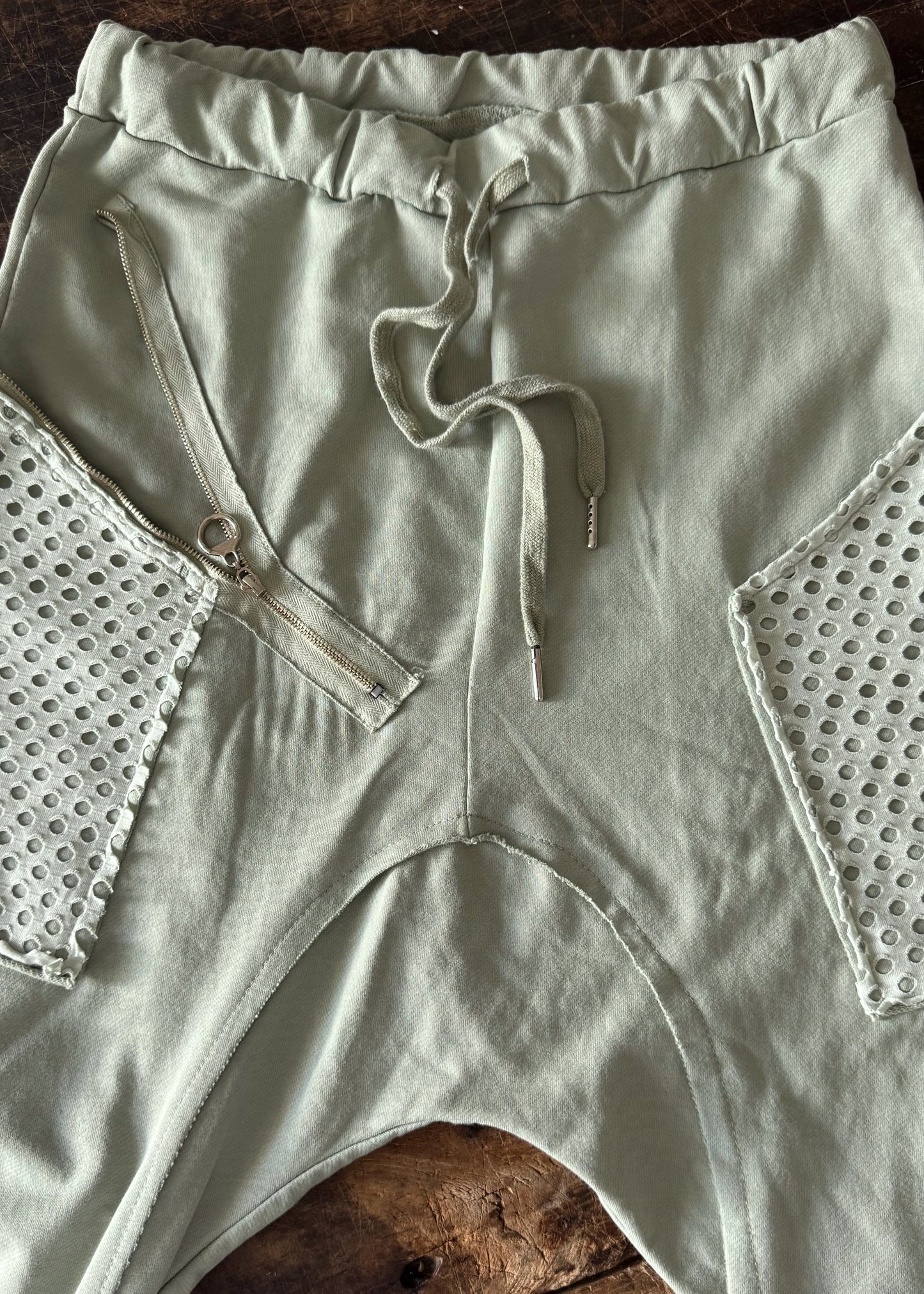 Kurze Baggy im Utility-Styl