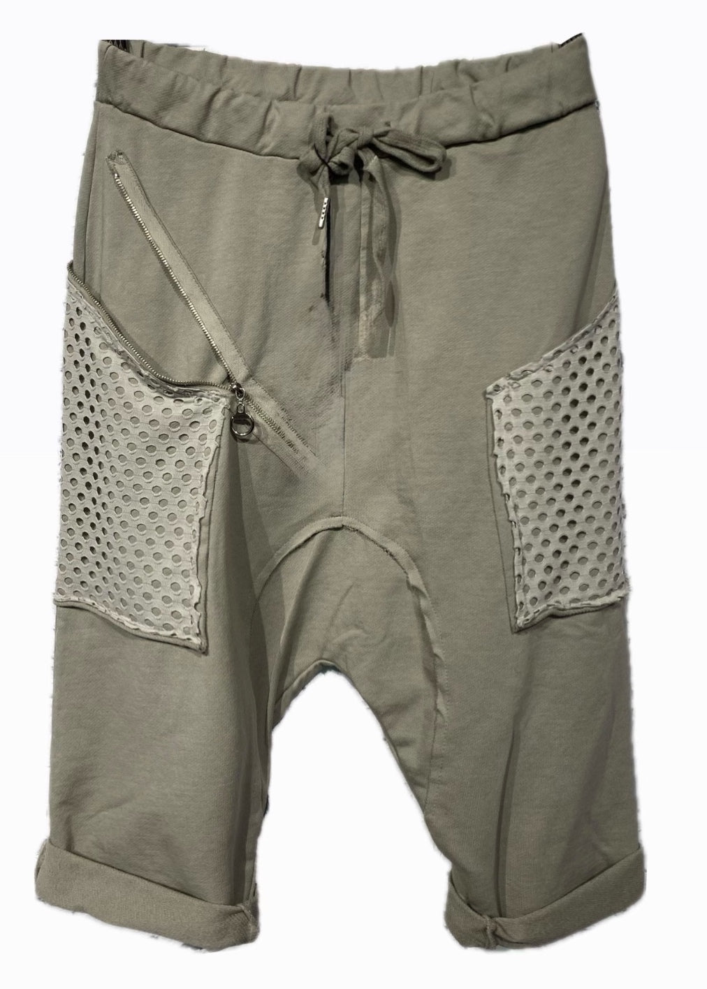 Kurze Baggy im Utility-Styl