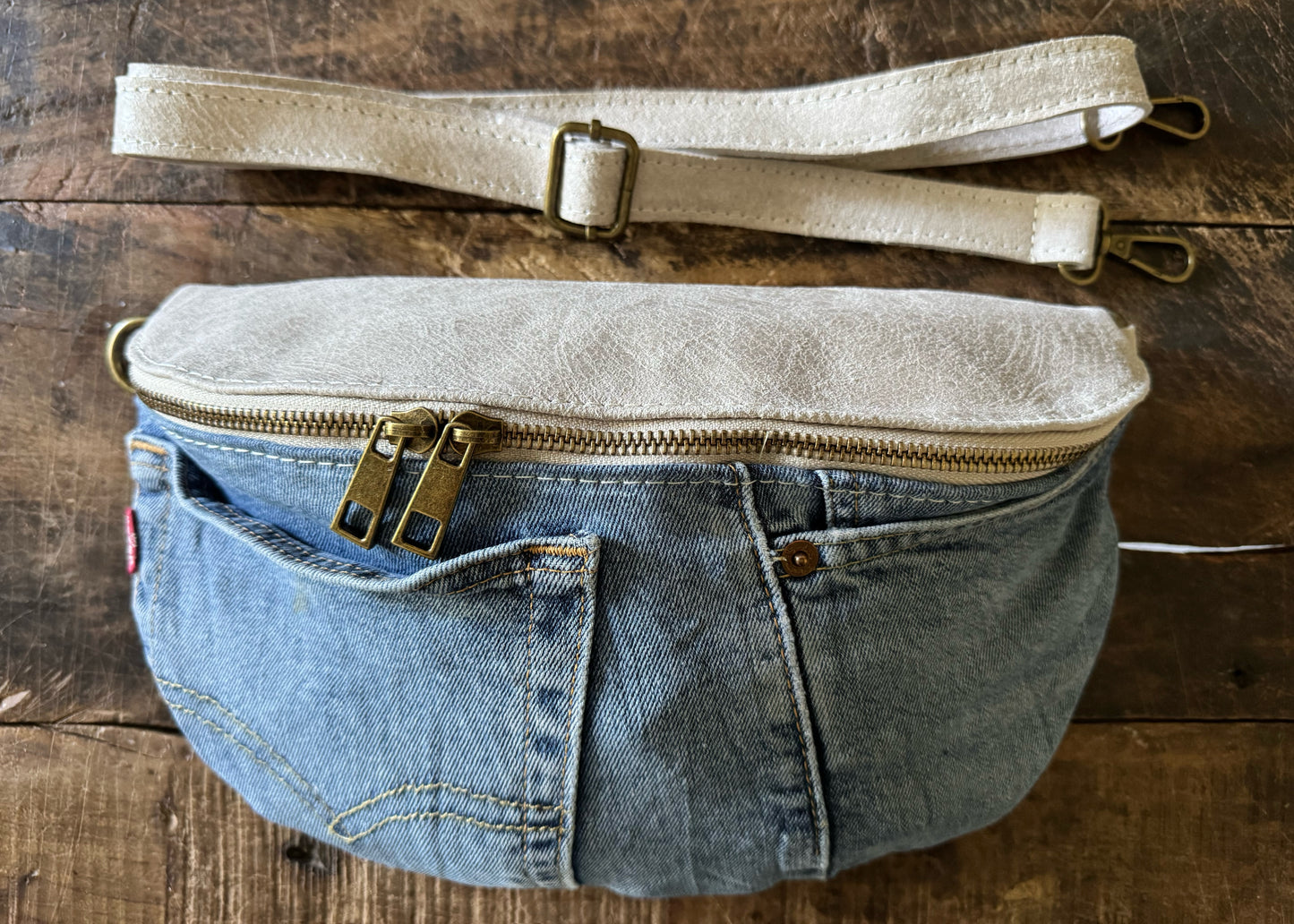 Crossbodybag aus Levi’s Jeans
