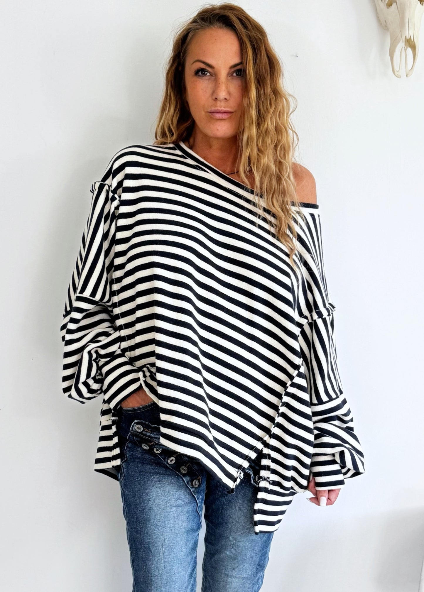 Blau-weiß gestreifter Sweater