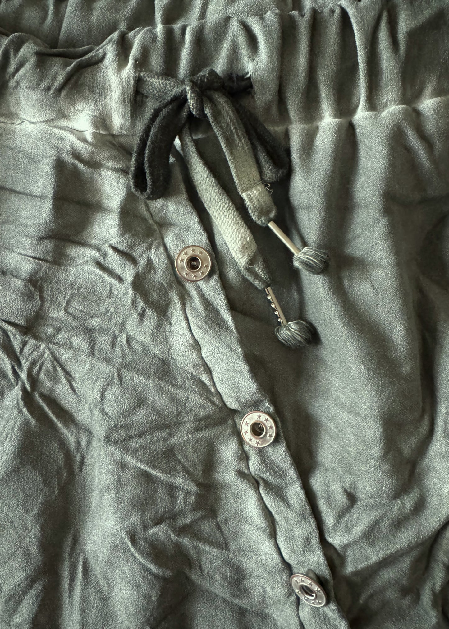 Baggy aus Wildlederimitat